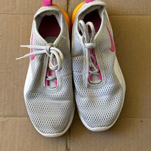 Gently Used Lightweight Nike Sneakers